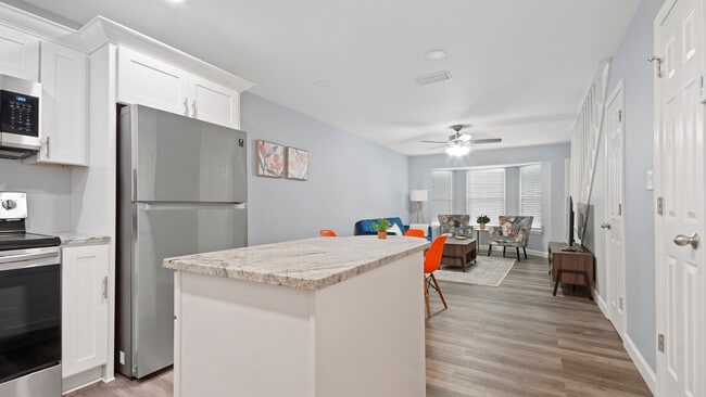 Building Photo - 2418 Johnson Dr