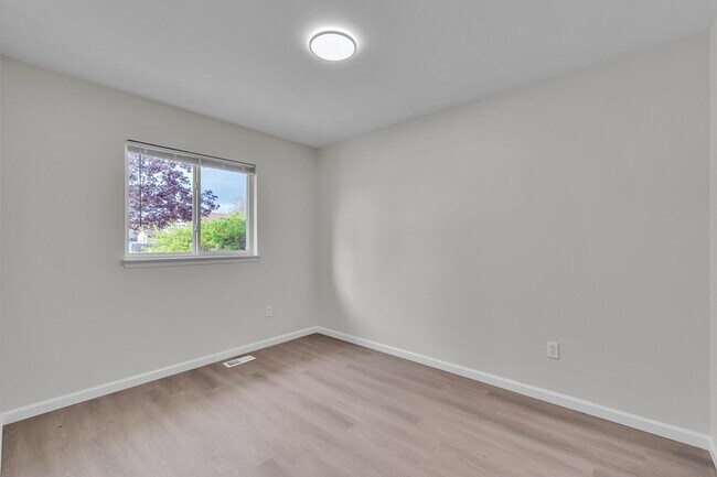 Building Photo - 20540 Colman St