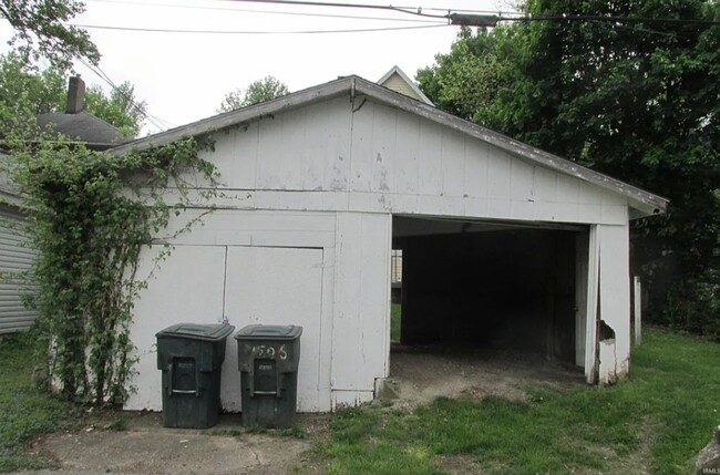 Building Photo - MGAM-1506 E main st