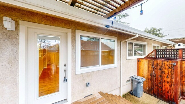 Building Photo - 1145 Edwards St