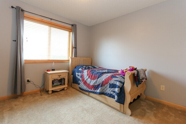 Building Photo - 1715 Fox Run