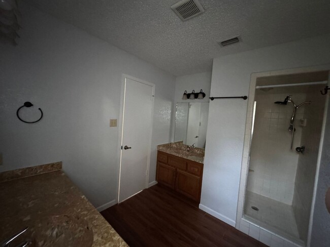Building Photo - 360 Virtual Tour Available