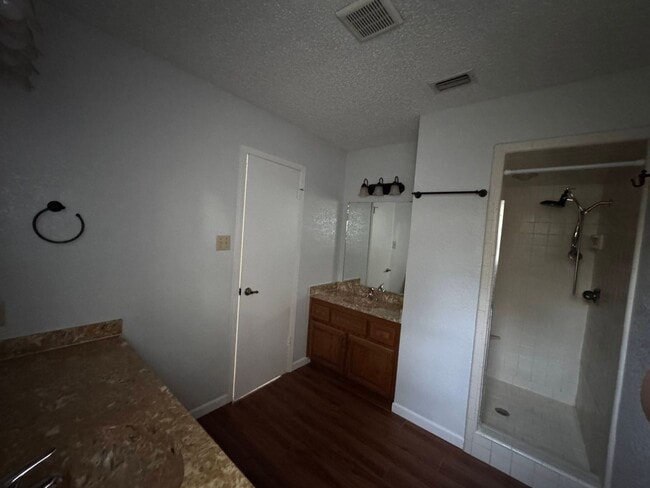 Building Photo - 807 Bass Cir