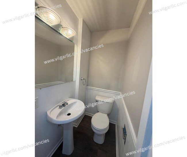 Building Photo - 136 Matteson St