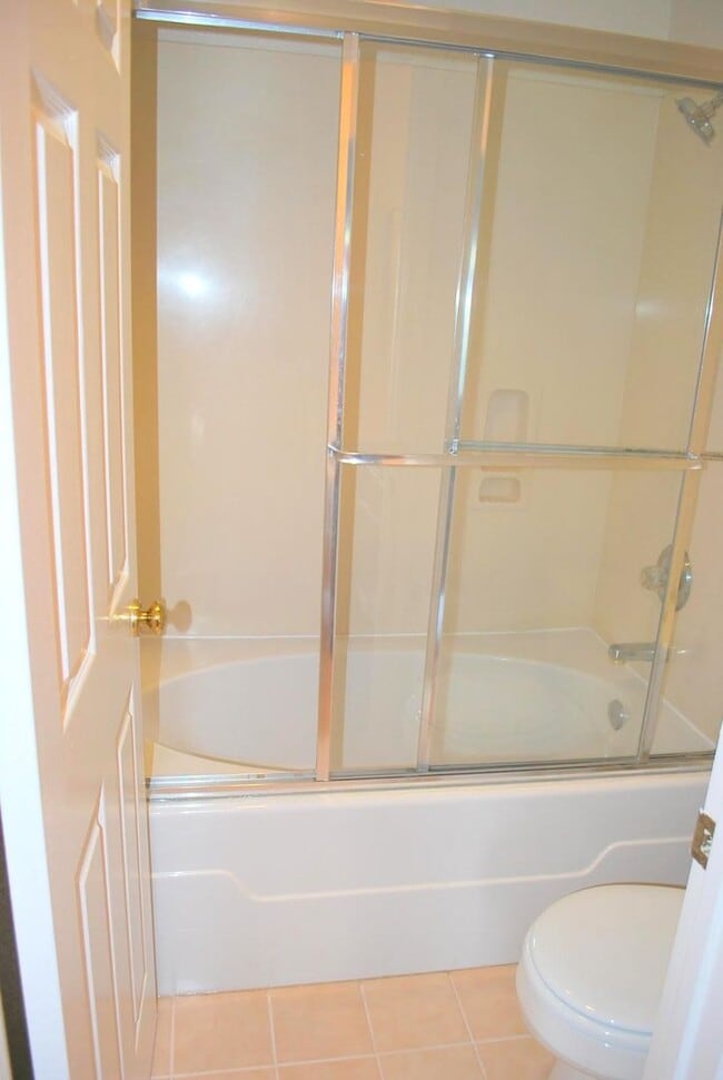 Building Photo - Bright & Modern Townhouse in Beautiful Danville! Close to Blackhawk Plaza!