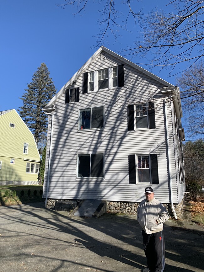 Building Photo - 468 Massasoit Rd