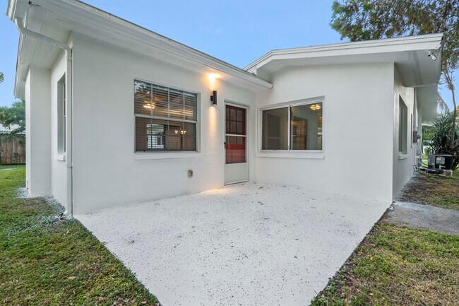 Building Photo - 353 Shirley Ave