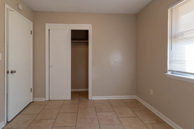 Building Photo - Spacious 3BD/1.BTH Home in Spencer