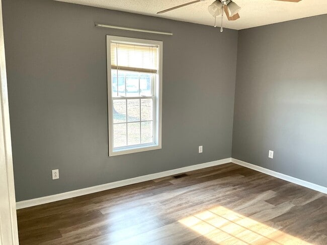 Building Photo - 2 Bedroom, 2 Baths Duplex Apartment for Rent with Unfinished Basement