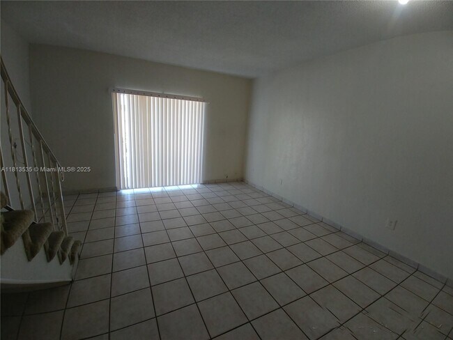 Building Photo - 1305 W 53rd St