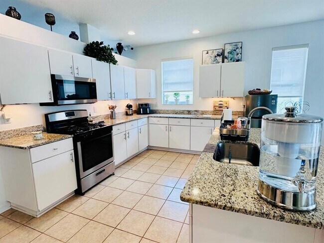Building Photo - 24900 Oakhaven Ct