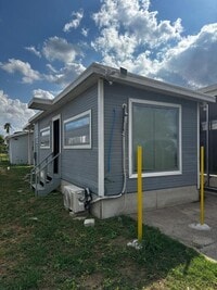 Building Photo - 300 S 1st St