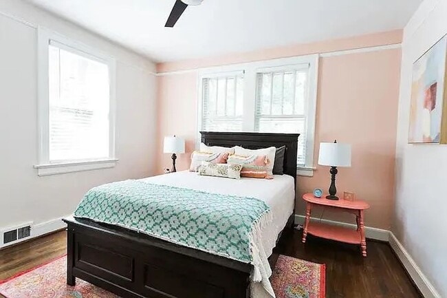 Building Photo - Spacious and homey home in the heart of Ro...