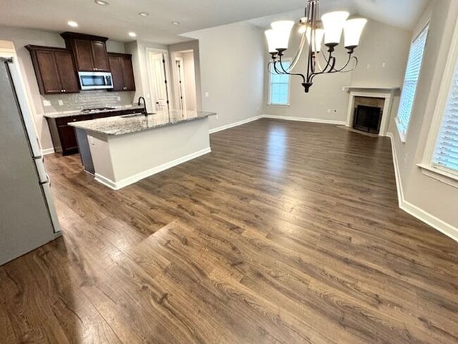 Building Photo - Coming Soon! Available mid-December. Large 5BR 4 bath Executive Home in a great neighborhood!