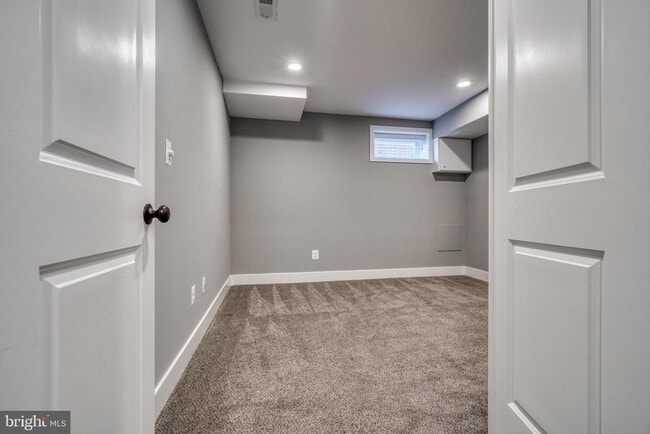 Building Photo - 939 Baylis St