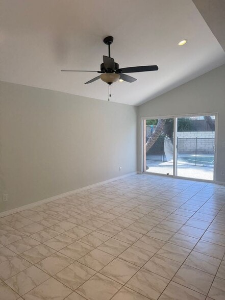 Building Photo - 1279 Clayford Ave