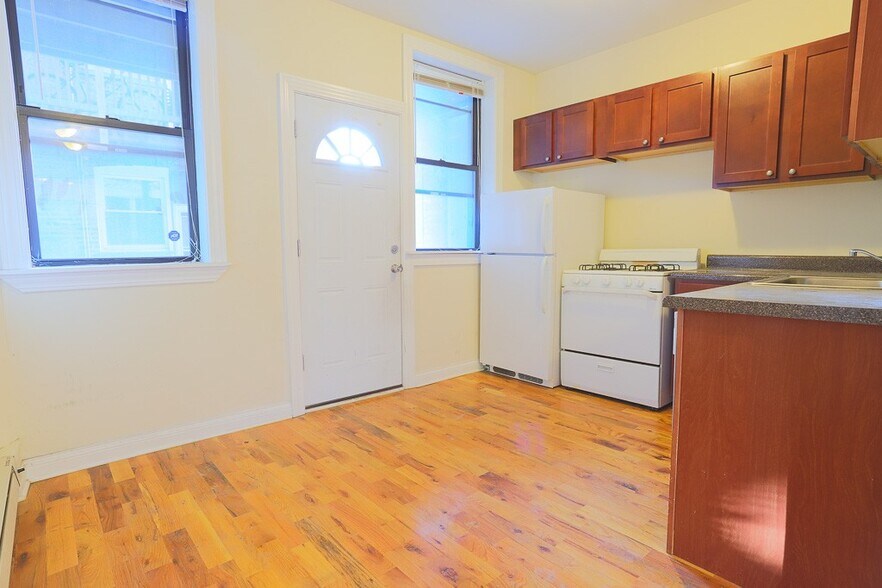 Building Photo - 4415 N Wolcott Ave