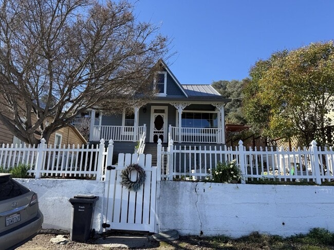 Building Photo - Well-Maintained Cozy 2BD/2BA Home in Angels Camp, CA! Extra Upper Room and Basement!