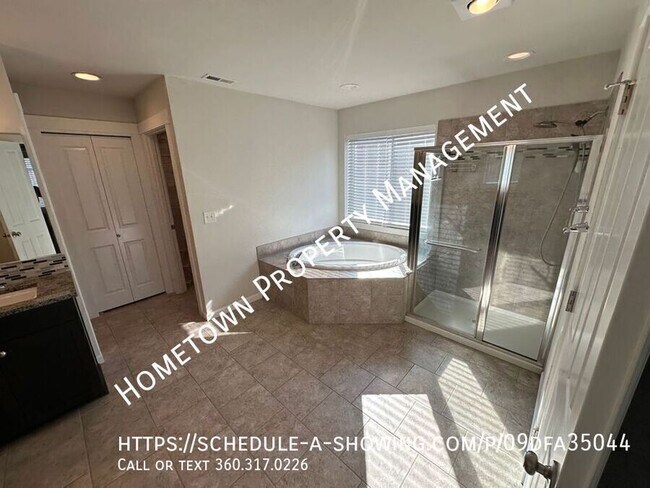 Building Photo - 2800 Fiddleback St NE
