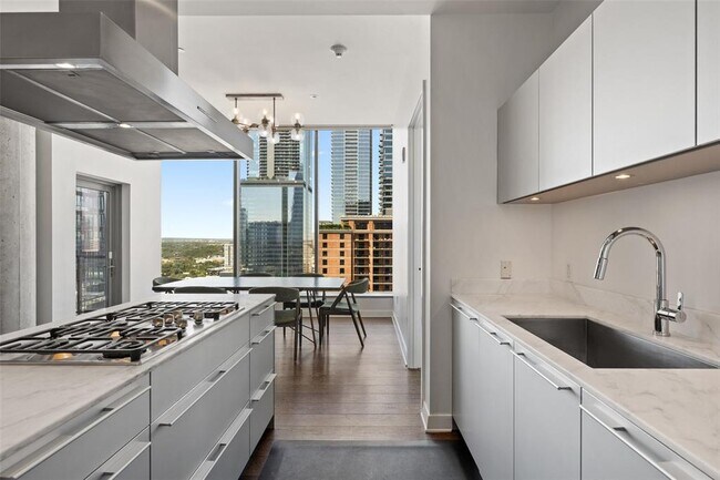 Building Photo - 210 Lavaca St