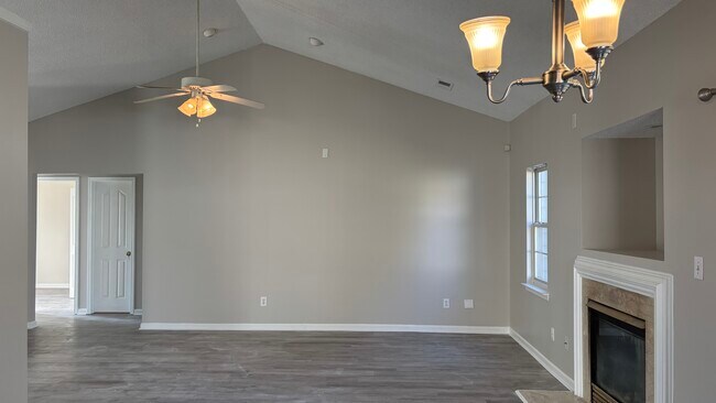 Building Photo - 12045 Evergreen Hollow Dr