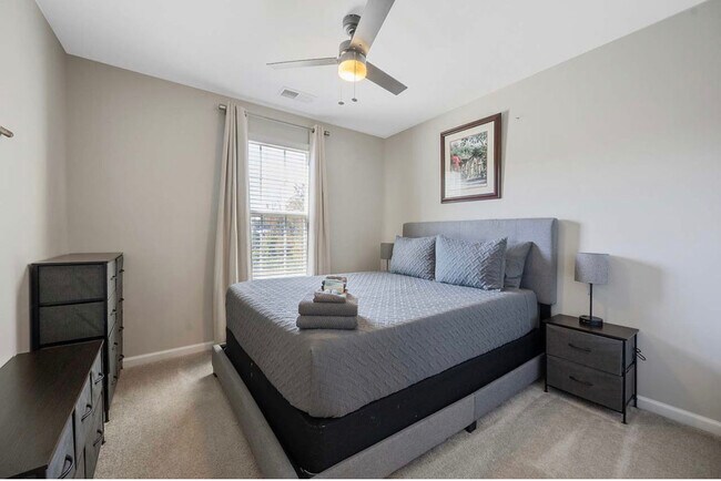 Building Photo - 337 Roche Dr