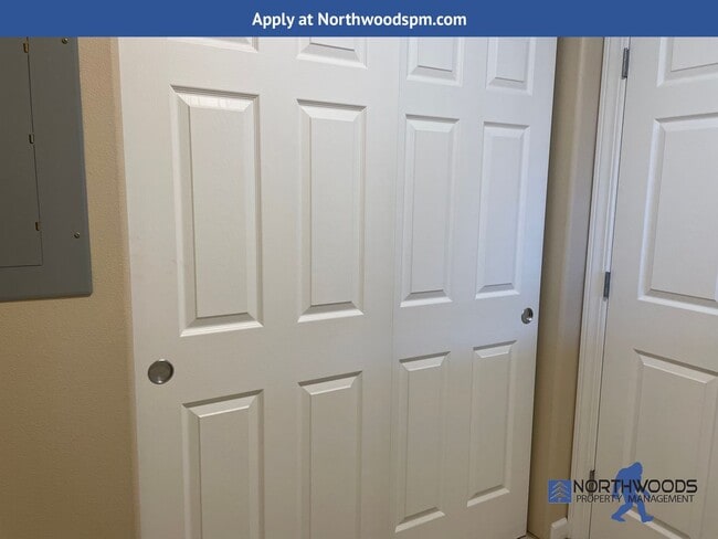 Building Photo - Very Nice 2 Bedroom 2 Bath Home Located in a 55+ Community in Central Point