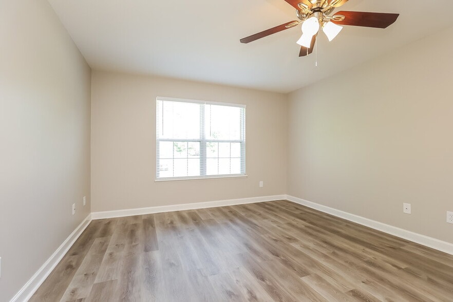 Building Photo - 407 Cindi Ct