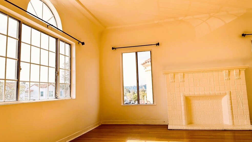 Building Photo - 1609 1/2 S Sierra Bonita Ave