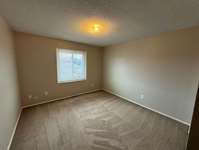 Building Photo - 2 bed, 2 office, 2 bath Townhouse