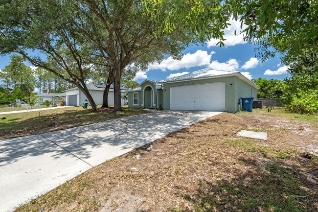 Building Photo - Charming 3-Bed, 2-Bath Home in Palm Bay
