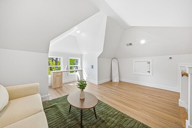 Building Photo - 54 Rangeley Rd