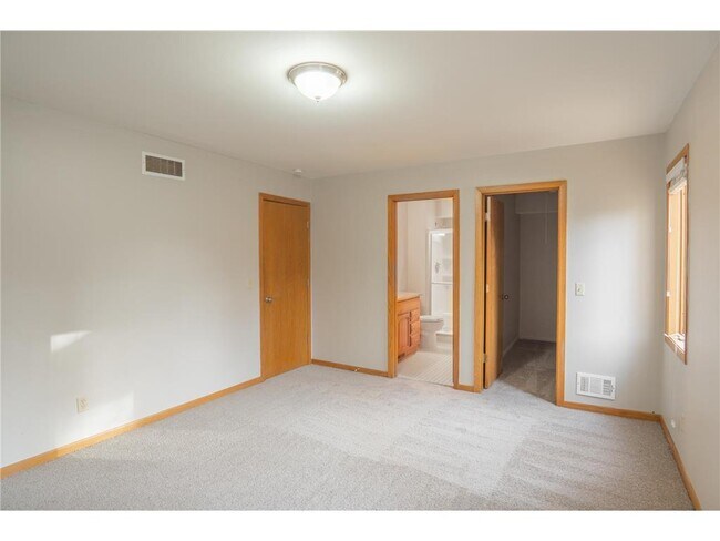 Building Photo - 5245 Clayton Dr