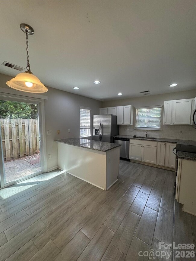 Building Photo - 12160 Bottlebrush Pl
