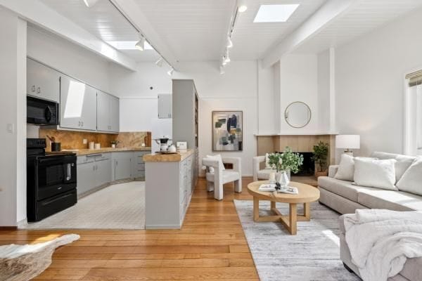 Building Photo - 14 Stadium Way