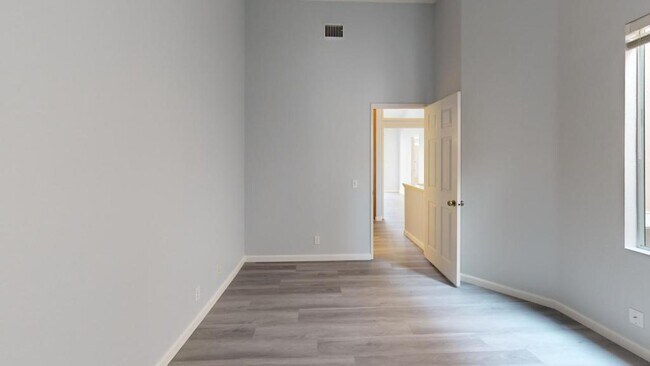 Building Photo - 7254 Shoreline Dr