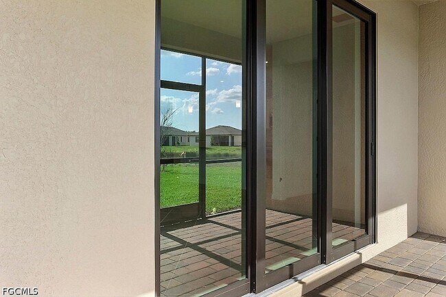 Building Photo - 14882 Portico Blvd