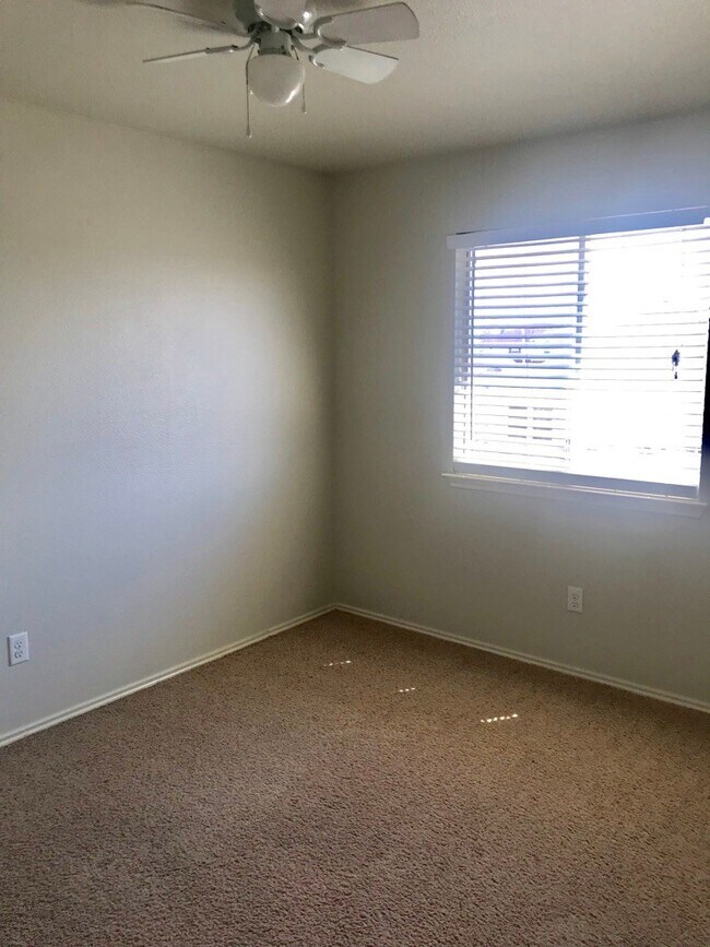 Building Photo - GREAT HOME! GREAT LOCATION