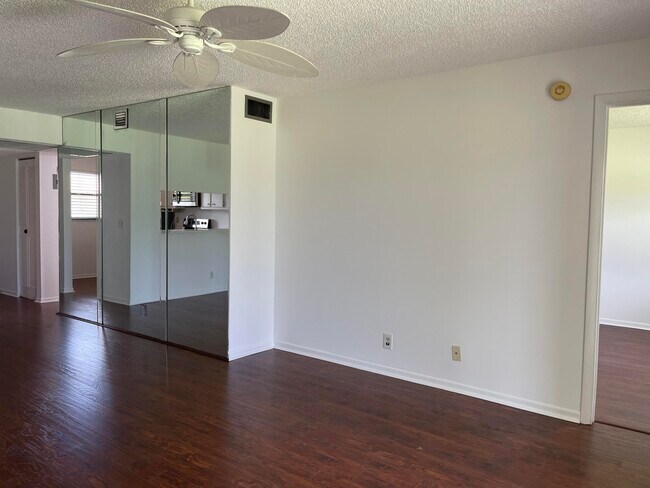 Building Photo - 7149 Golf Colony Ct