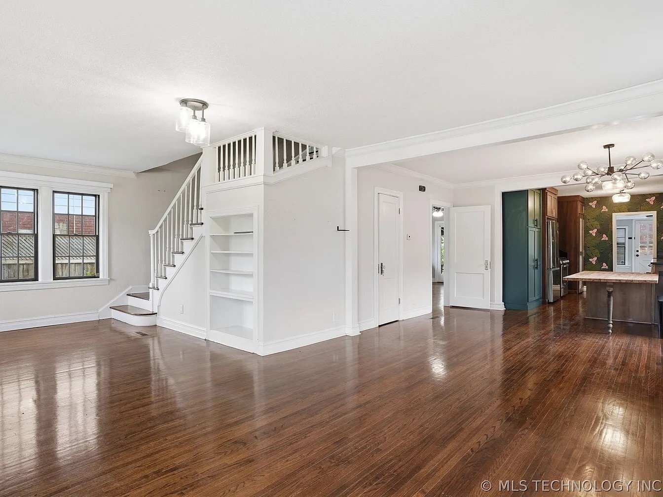 Building Photo - 1623 S Victor Ave