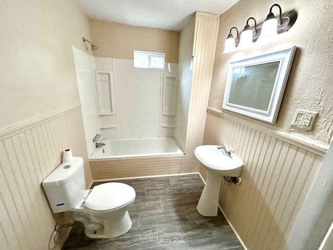Building Photo - *COMING SOON* Corner Lot 3 Bedroom / 1.5 Bath Home In Pleasanton TX.
