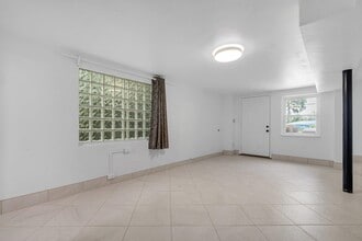 Building Photo - 2208 Escambia Dr