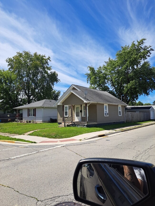 Building Photo - 2325 N Buckeye St