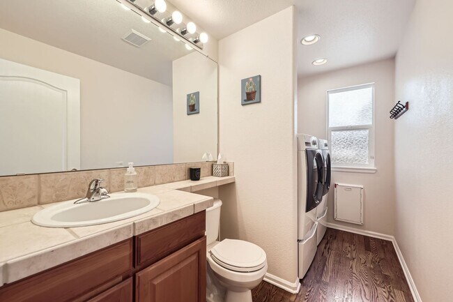 Building Photo - Walkability, Space, and Sunshine: 4Bd Home...