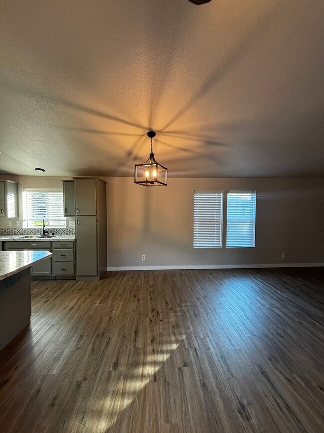 Building Photo - 208 Central Ave