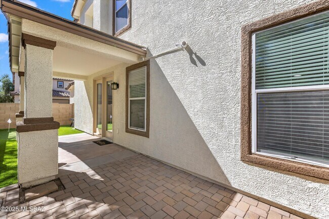 Building Photo - 2732 N Neruda Ln