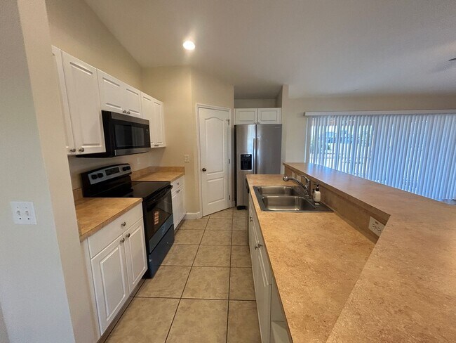 Building Photo - 1900 Kismet Pkwy W