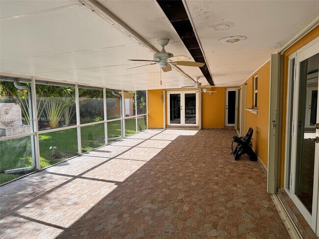 Building Photo - 6651 SW 91 Ave