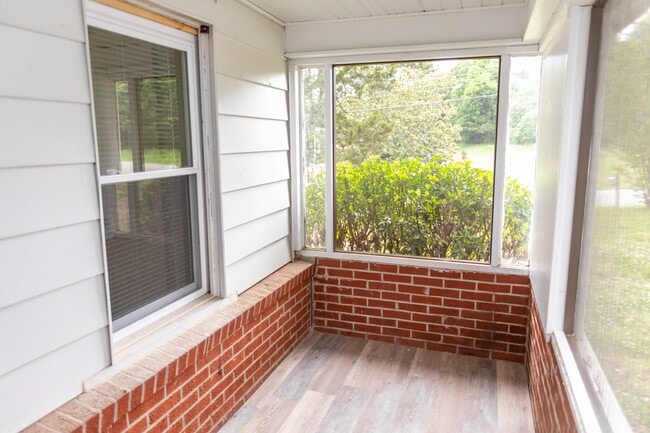 Building Photo - 2079 23rd St Dr SE