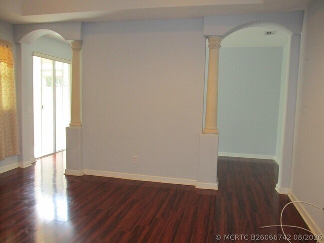 Building Photo - 10682 Old Hammock Wy
